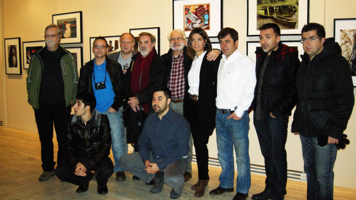 Miembros de la asociación Focus presentes en la inauguración de esta muestra.