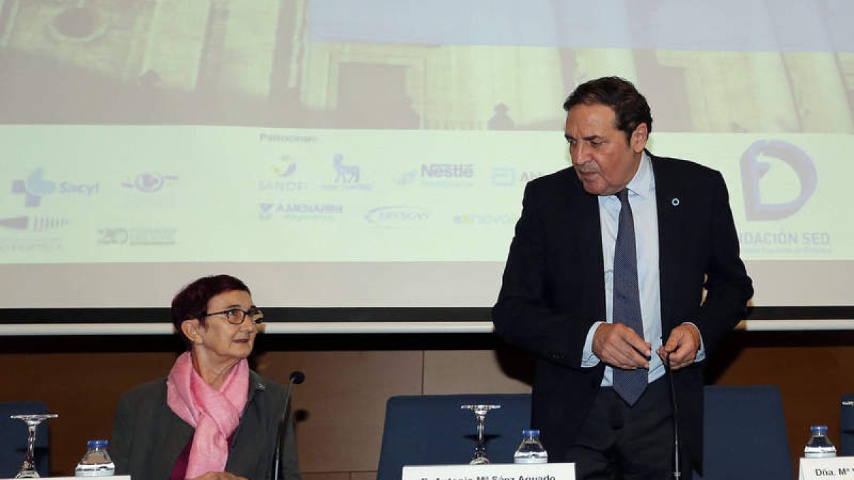 Antonio María Sáez Aguado junto a la presidenta de la Fundación SED, Sonia Gaztambide. RUBÉN CACHO