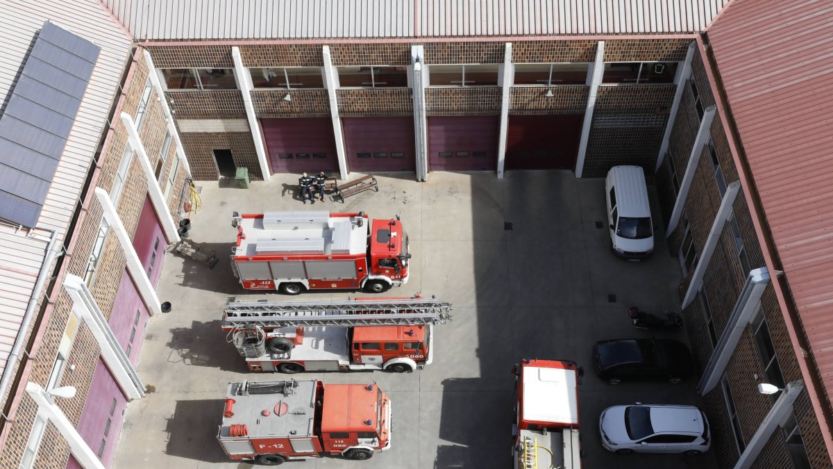 Fotografía de archivo del patio interior del parque de bomberos. MARCIANO PÉREZ