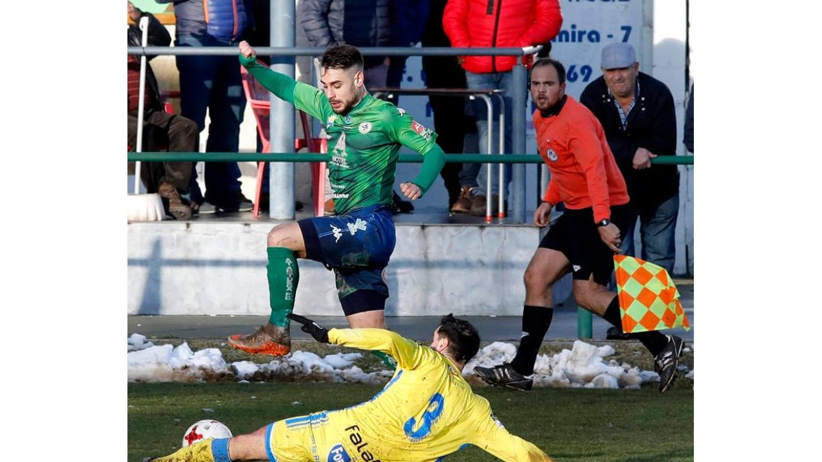 El equipo astorgano no pudo estrenar el año con victoria. MARCIANO