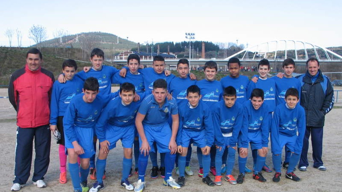 Formación del equipo del Flores del Sil que milita en la 2.ª División Provincial Infantil.