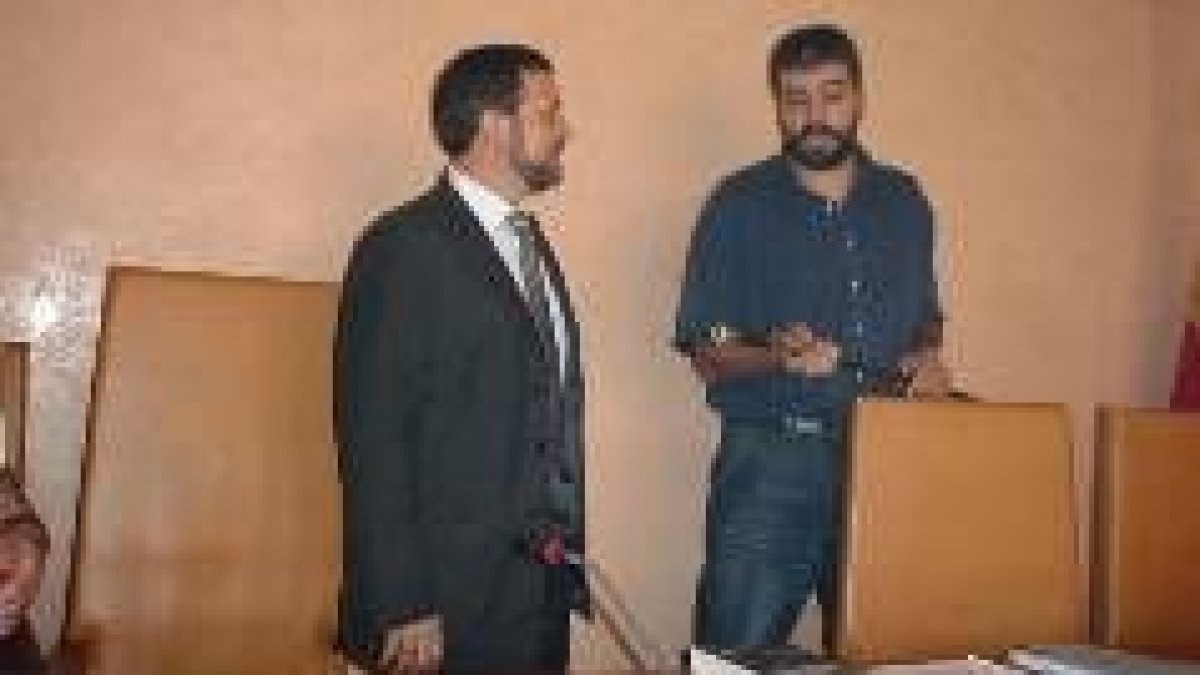 Ángel Crespo, regidor de Villablino (izquierda) y Guillermo Murias, ex alcalde (derecha)