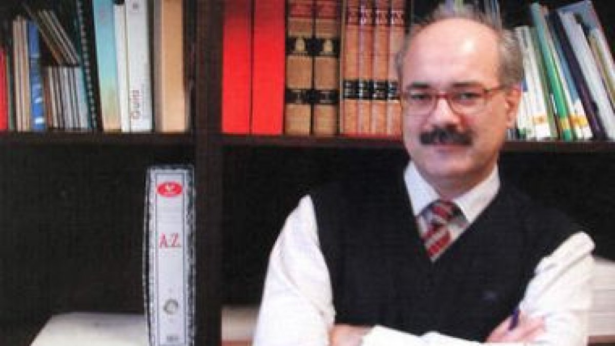 Antonio T. Reguera Rodríguez, autor del libro «Los geógrafos del rey».