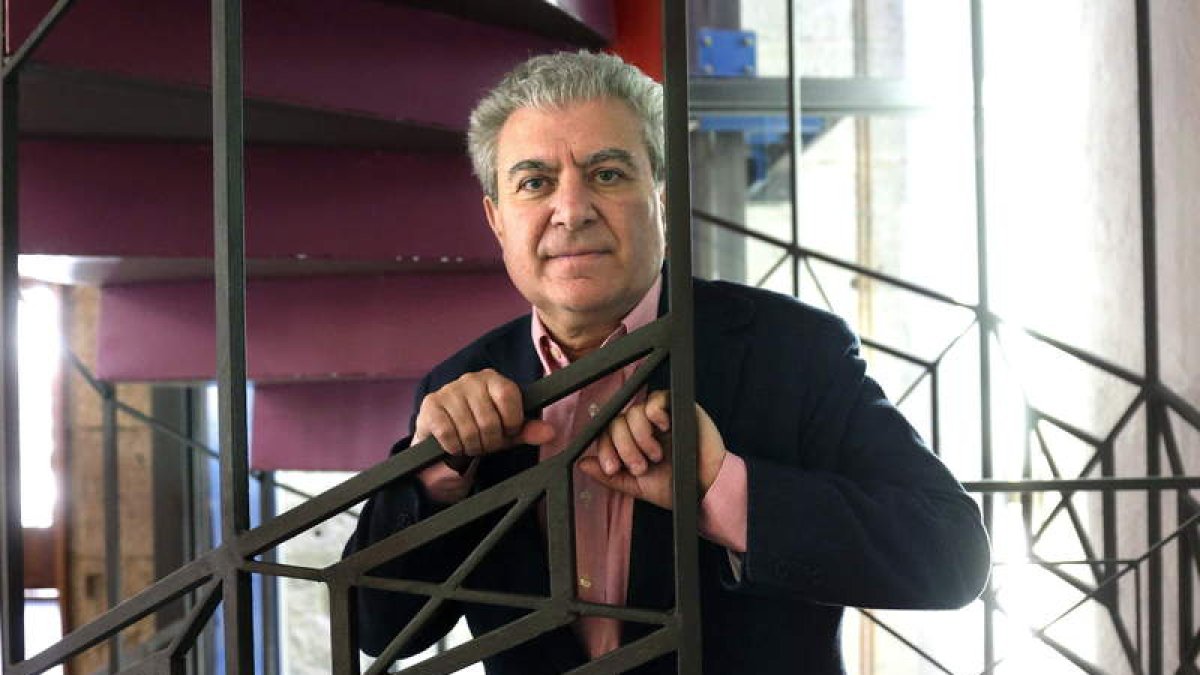 El escritor, ex ministro y profesor de Historia del Periodismo, César Antonio Molina