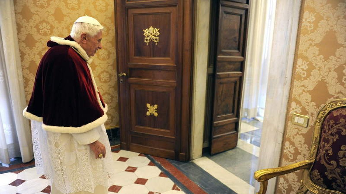 El Papa Benedicto XVI, momentos antes de una audiencia en el Vaticano.