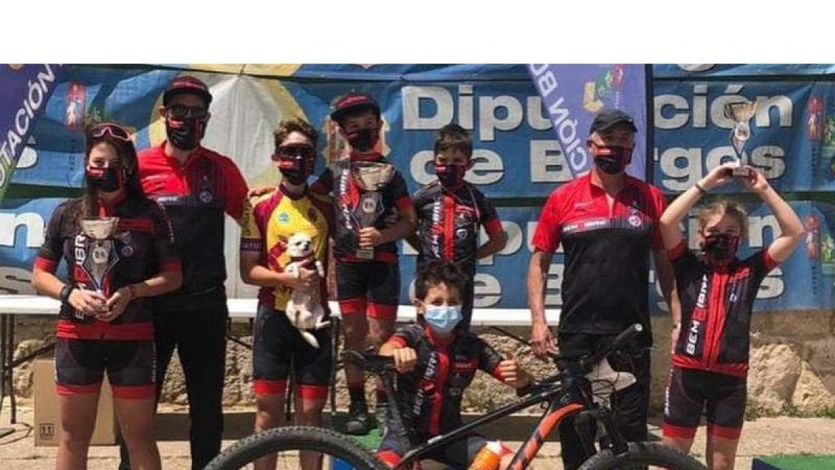 El CD Bembibre BTT subió por tres veces al podio en Pardilla. DL