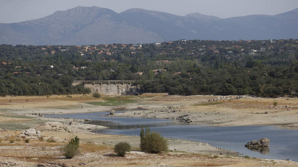 Vista general del embalse de Valmayor, en Madrid. JUAN CARLOS HIDALGO