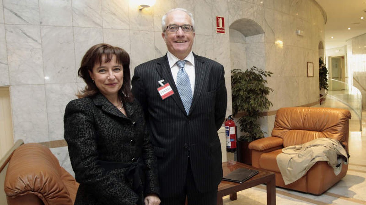 Ana del Ser y Manuel García Prada, instantes antes de presentar sus propuestas.