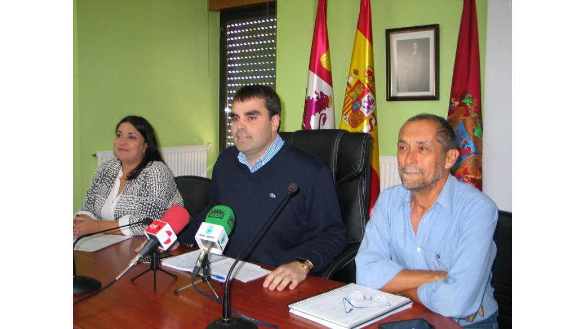 Vila, Álvarez y García en la rueda de prensa de este viernes.