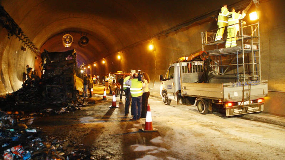 El 29 de abril de 2008 el choque de dos camiones produjo un incendio en el interior del túnel del Negrón. RAMIRO