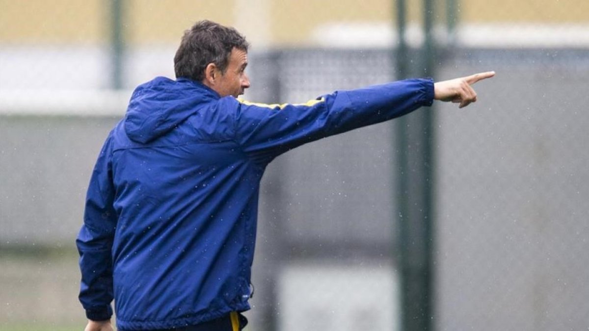 Luis Enrique durante el entrenamiento previo al derbi con el Espanyol.