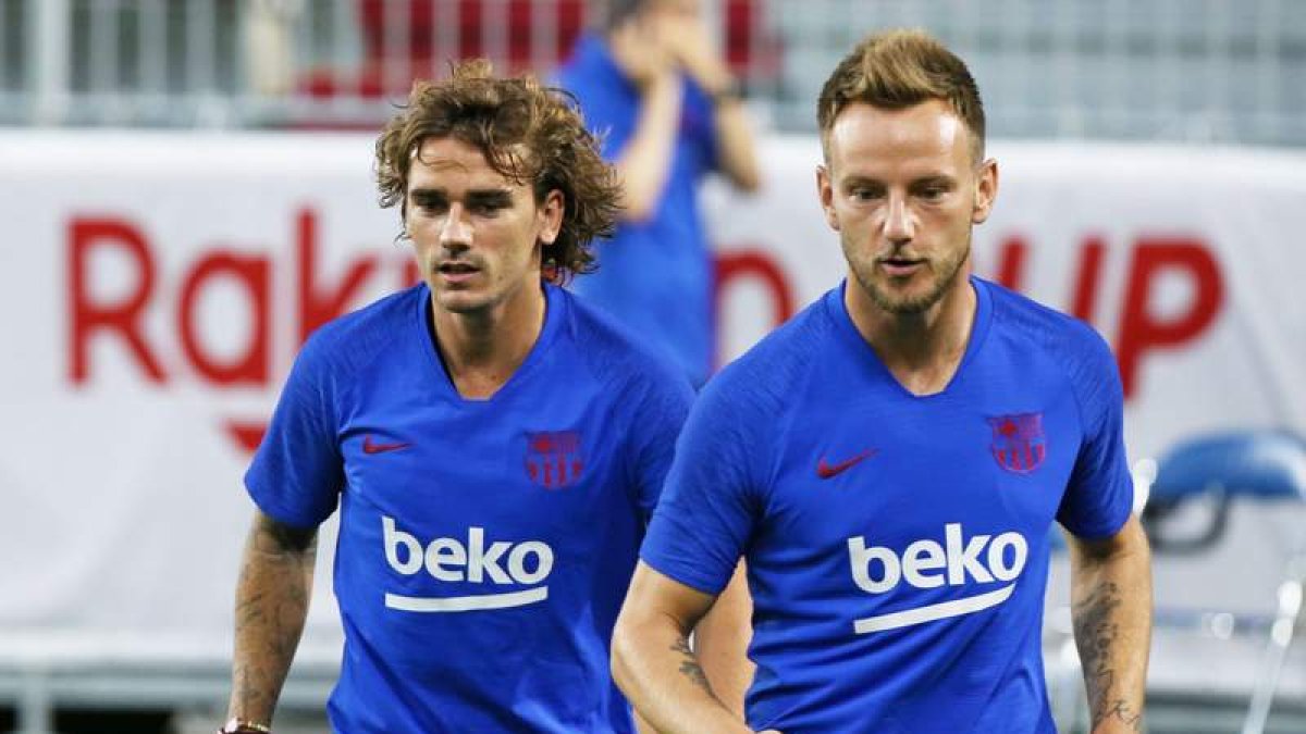 Griezmann, a la izquierda, volverá a tener hoy minutos en el segundo amistoso del Barça. WEERASINGHE