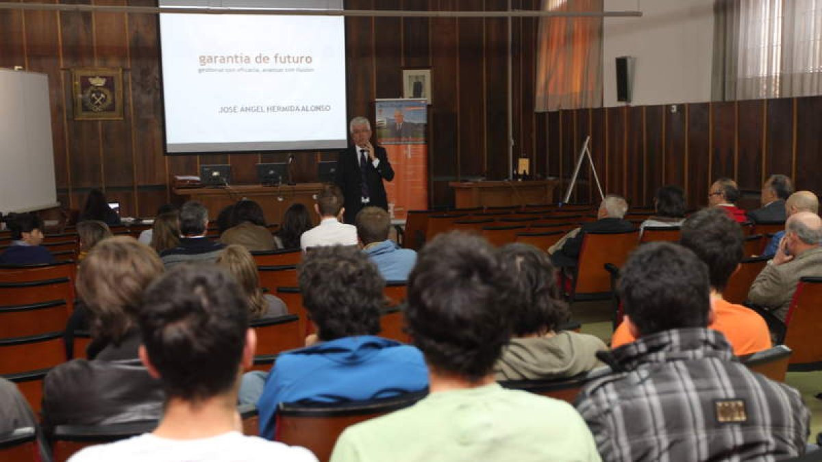 José Ángel Hermida durante su presentación en Minas.