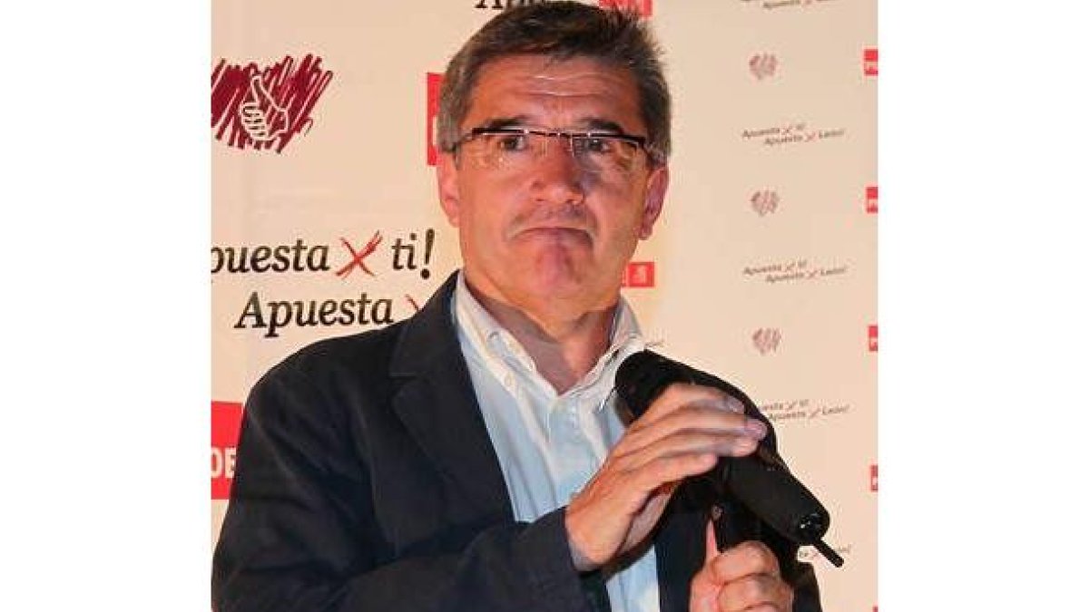 Francisco Fernández, tras el escrutinio que le enviaba a la oposición.