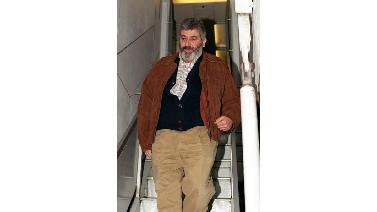 Oubiña a su llegada a España extraditado en el 2000.