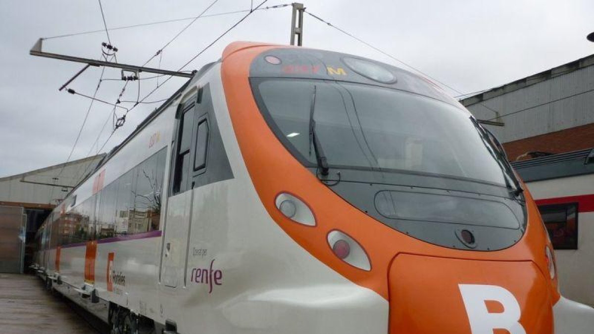 Imagen que difunde Renfe de un tren de Rodalies sin grafitis.