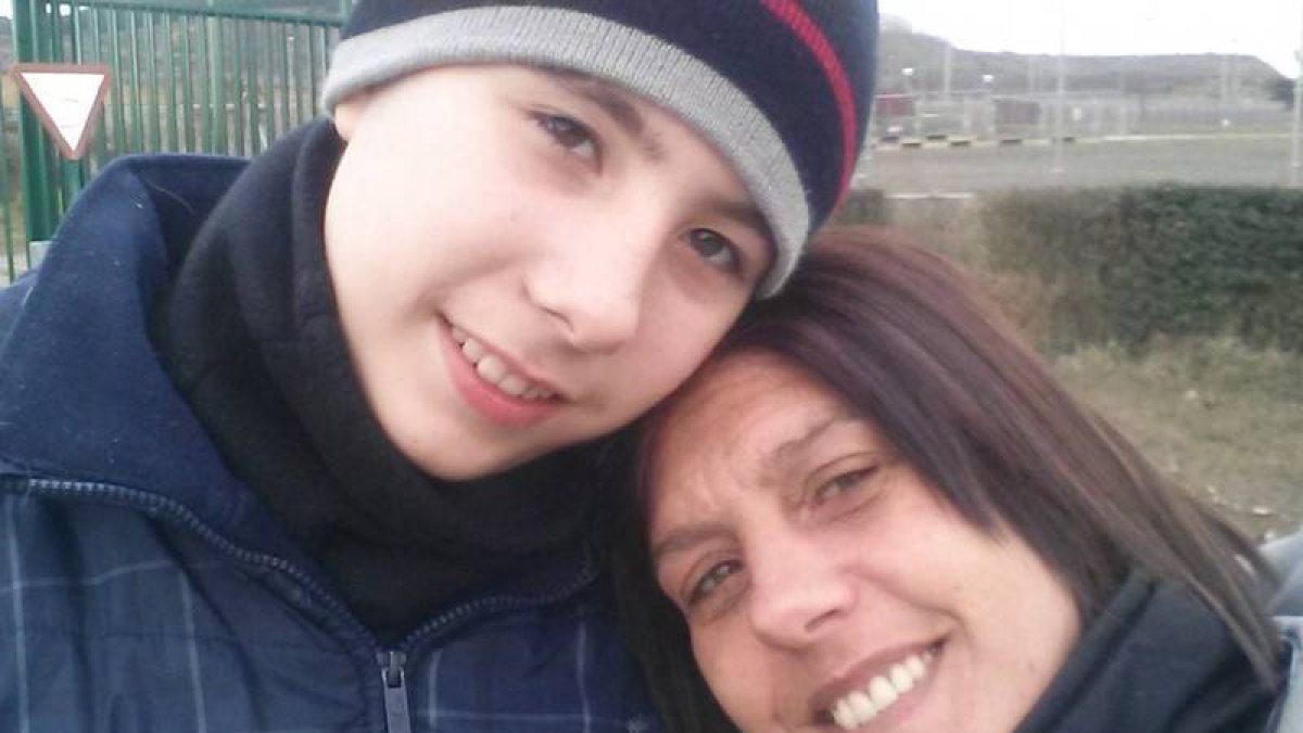 Aaron y su madre, Susana Martín