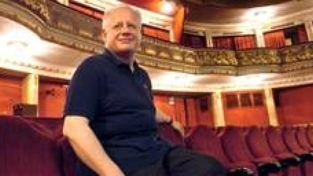 El escenario del Teatro Bergidum albergará 16 títulos en los seis primeros meses del año 2005