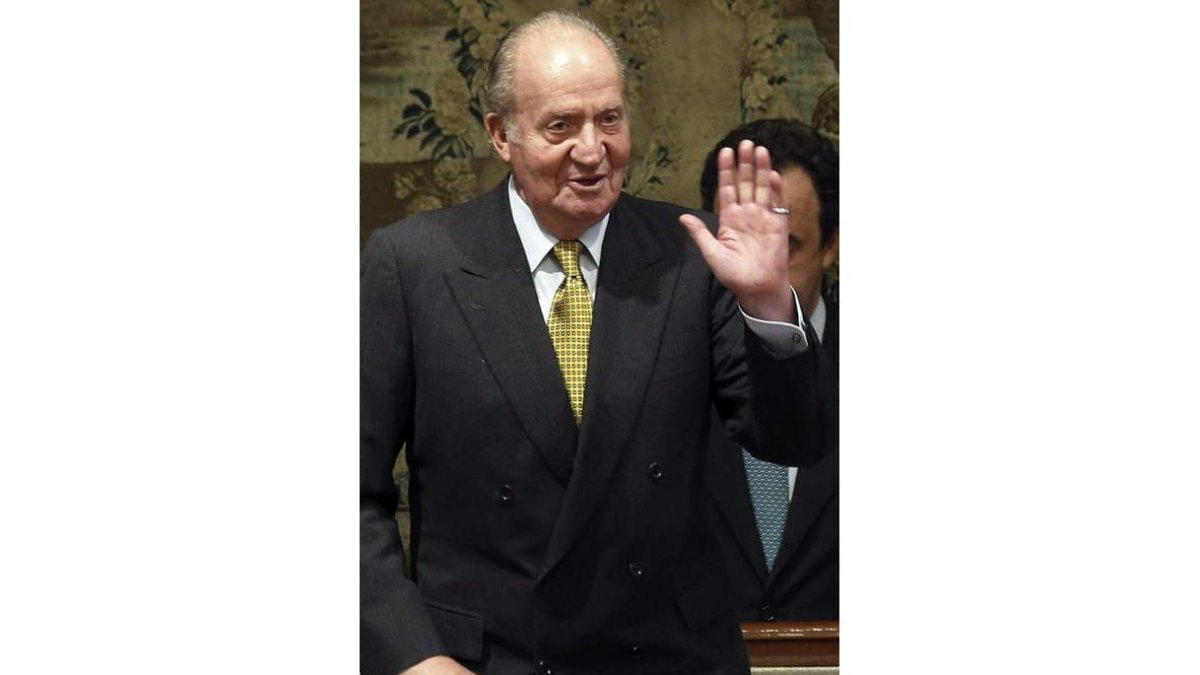 Don Juan Carlos exhibe una mejoría física notable.