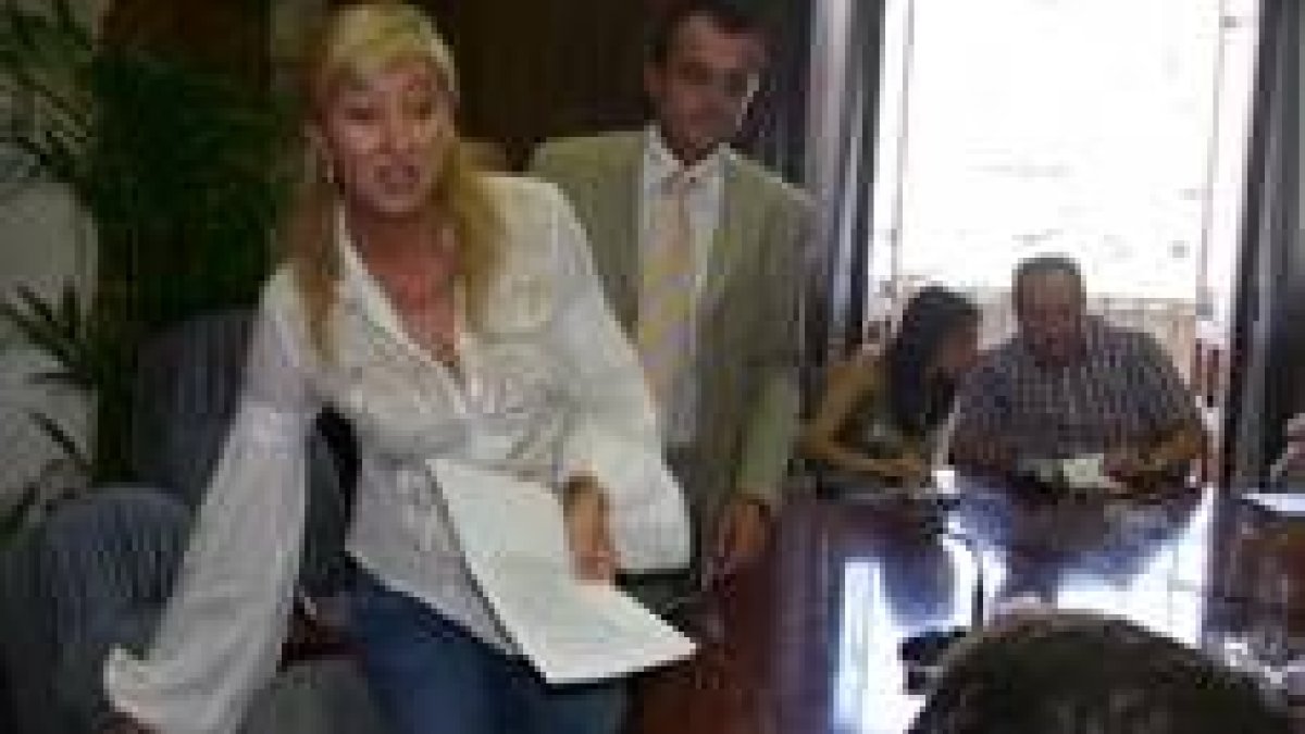 Teresa Magaz y Luis Antonio Moreno, ayer al término de la rueda de prensa que ambos concedieron