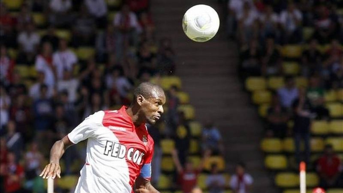 Abidal durante el partido del Mónaco contra el Lorient, de la quinta jornada de la Liga francesa.