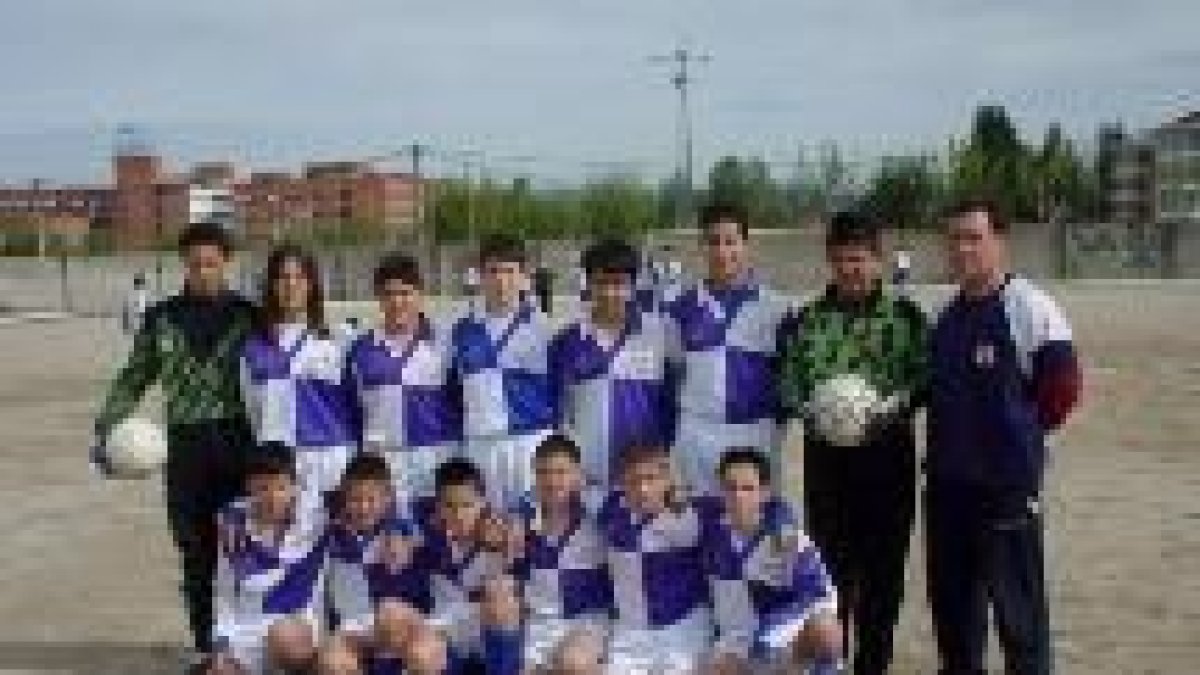 El Fuentesnuevas trató de hacer frente a la Ponferradina, pero su rival se mostró inexpugnable