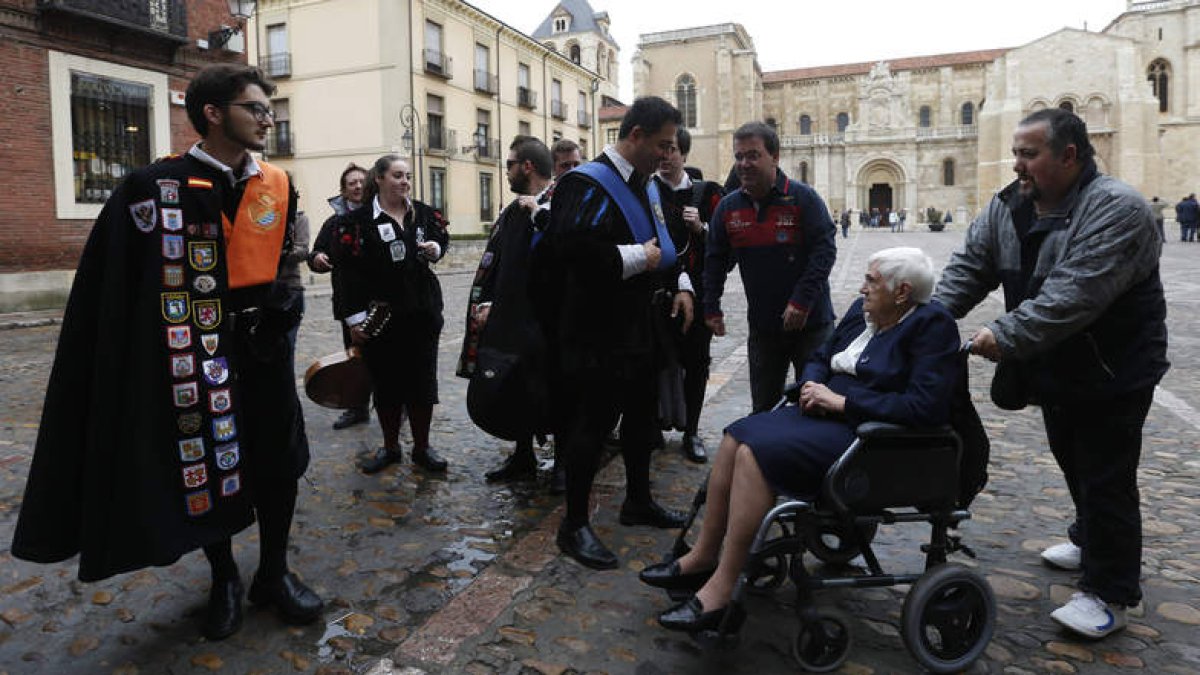 Los tunos se despidieron ayer de los leoneses, pero sólo hasta el próximo año.