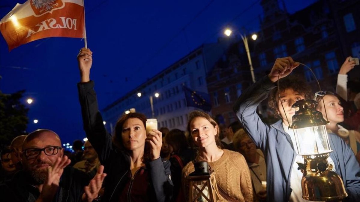 Cientos de personas participan en una protesta en Polonia