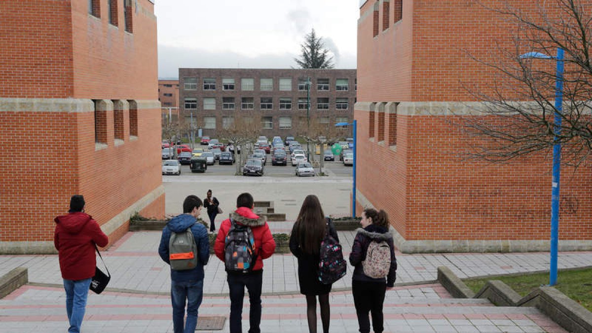 Los alumnos de Económicas son los segundos que más solicitan una beca de movilidad. SECUNDINO PÉREZ