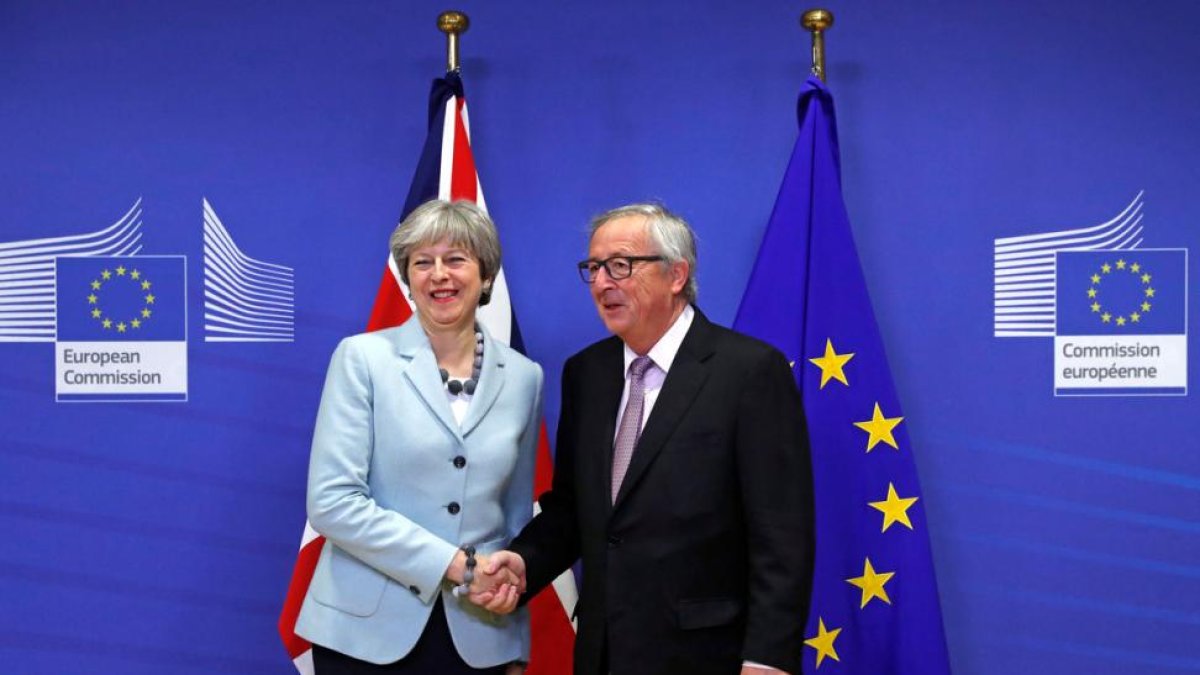Theresa May y Jean-Claude Juncker, este viernes en Bruselas.