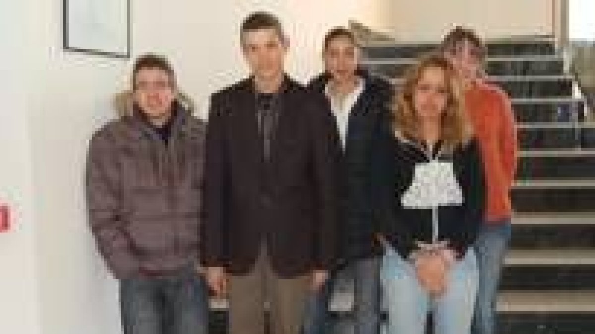 Varios de los alumnos que realizan este año los cursos del Programa de Garantía Social