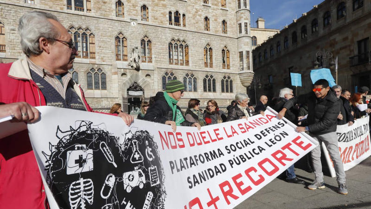 Botines acogió la protesta de la plataforma. JESÚS F. SALVADORES