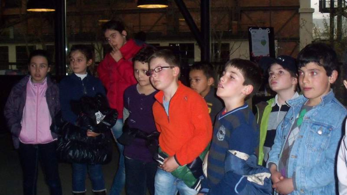 Los alumnos simulan un concejo que se enmarca dentro de los actos de la semana cultural.