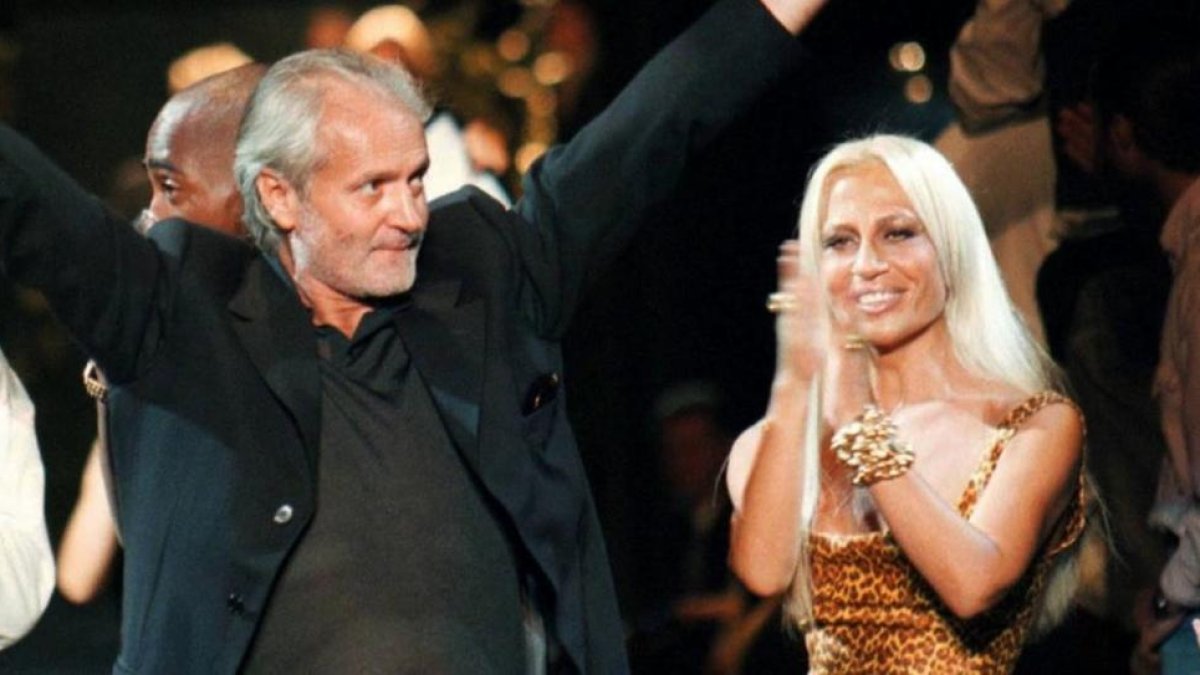 Gianni y Donatella, en un desfile en 1996.