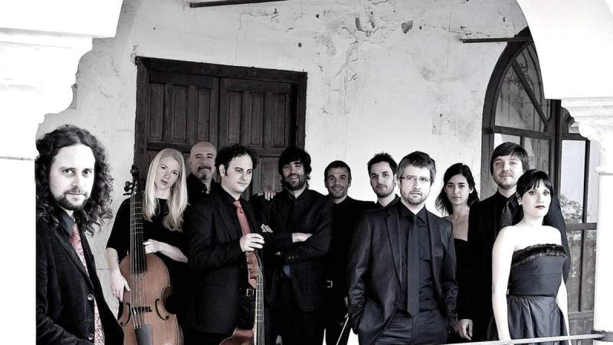 Foto de familia de la formación Accademia del Piacere, que dirige Fahmi Alqhai
