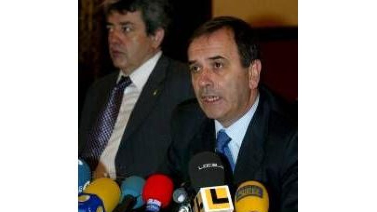 Miguel Martínez y José Antonio Alonso en su primera visita a León