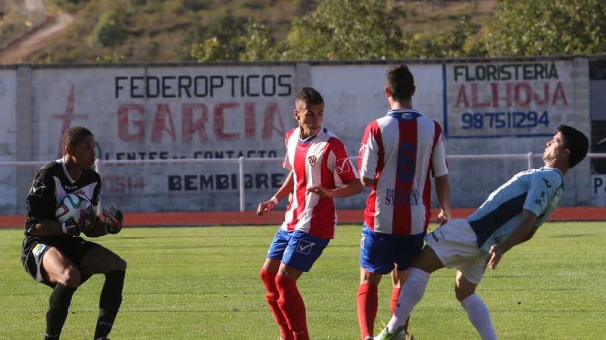 El equipo rojiblanco careció de acierto ante la portería vallisoletana.