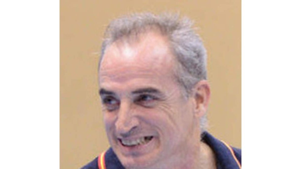 Los jugadores con un grupo de aficionados. JAVIER QUINTANA