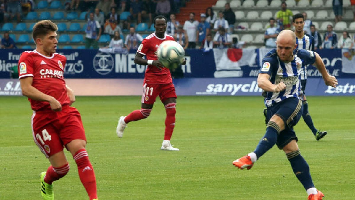 Deportiva y Real Zaragoza se midieron por última vez al inicio de la temporada pasada y acabó 1-1. ANA F. BARREDO