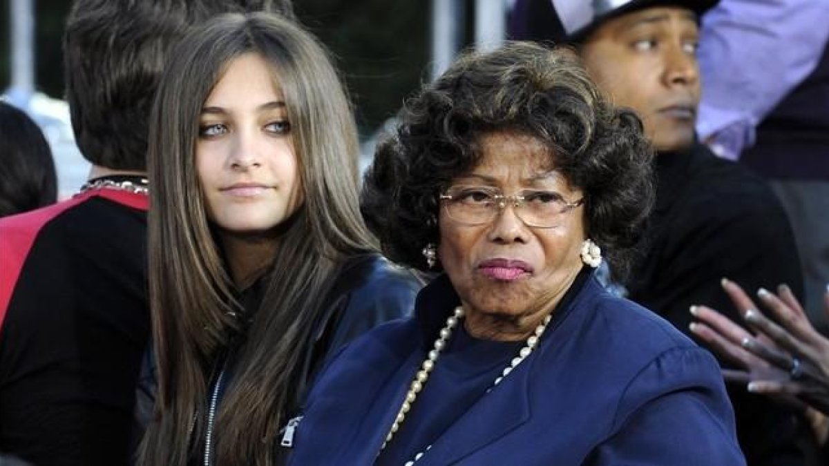 Paris Jackson y su abuela, Katharine, en el 2012.