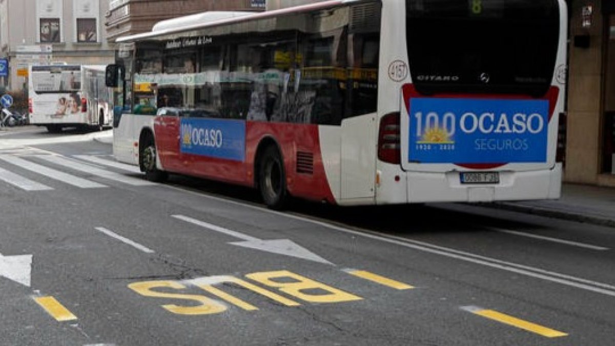 Se habilitarán paradas provisionales en avenida de Los Peregrinos a la altura de las dos pasarelas peatonales para facilitar el acceso a los usuarios. FERNANDO OTERO