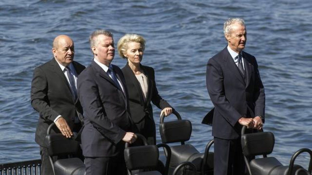 El ministro de Defensa, Pedro Morenés (derecha), junto sus homólogos de Francia, Alemania y Polonia.