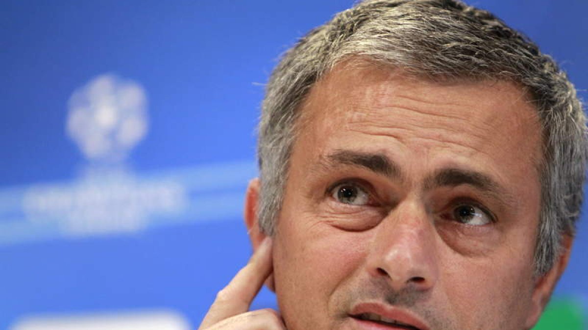 Mourinho durante la rueda de prensa que ofreció en la previa del partido ante el Apoel.