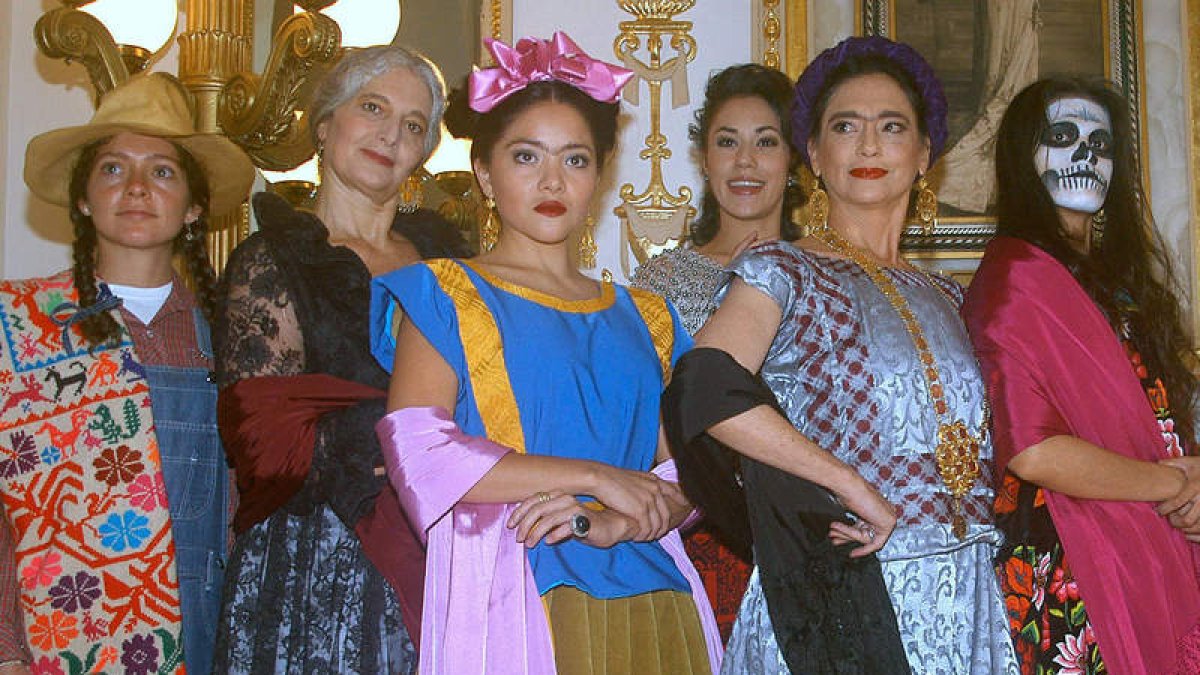Hay que atreverse con cejas muy pobladas, colores llamativos y ropa holgada.