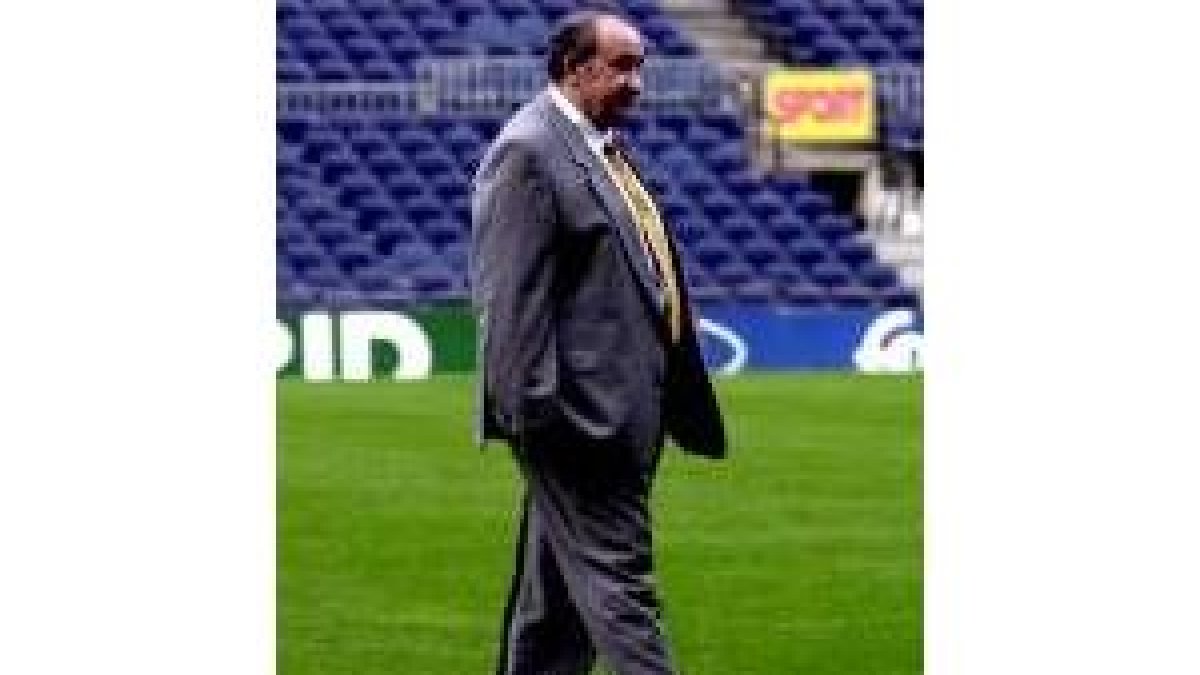 Jesús Gil paseando por el Calderón, en una imagen de archivo