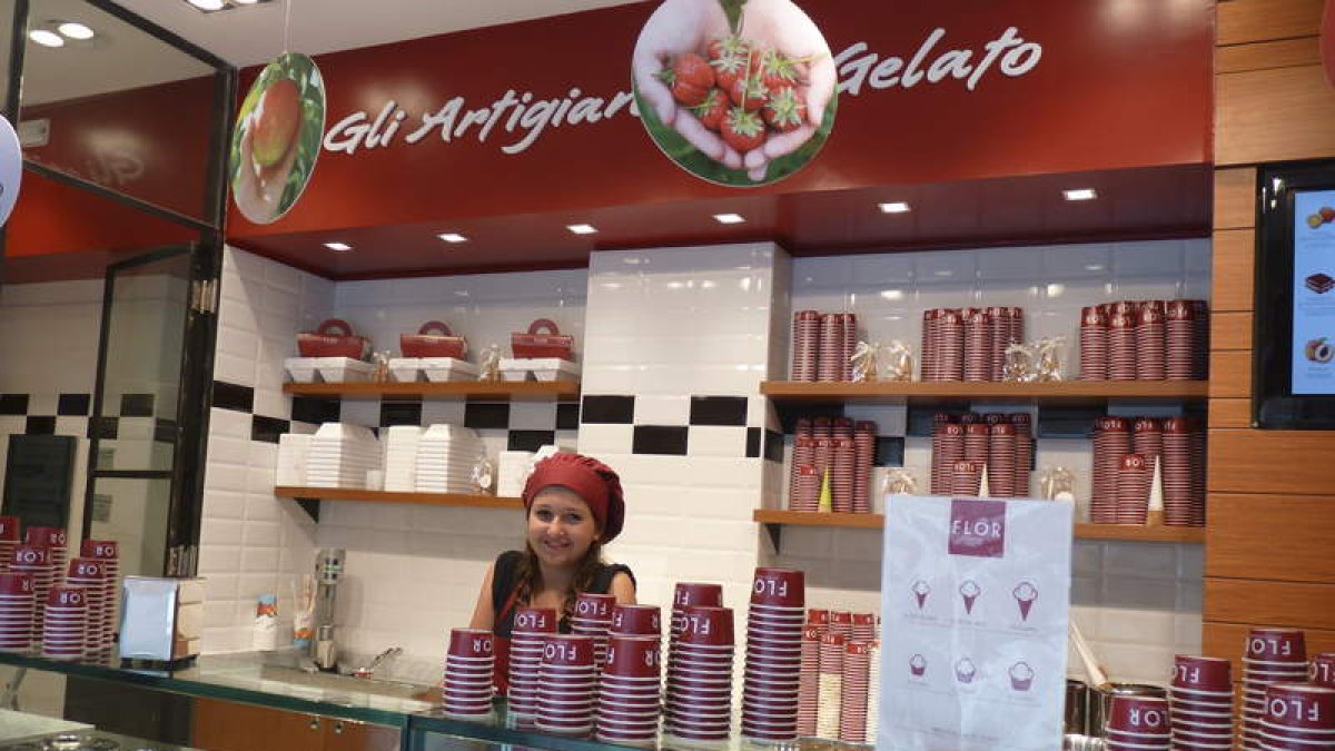 Una típica heladería italiana, cuyos cremosos productos artesanales podrían estar en peligro a juzgar por un estudio del Instituto del Helado Italiano.