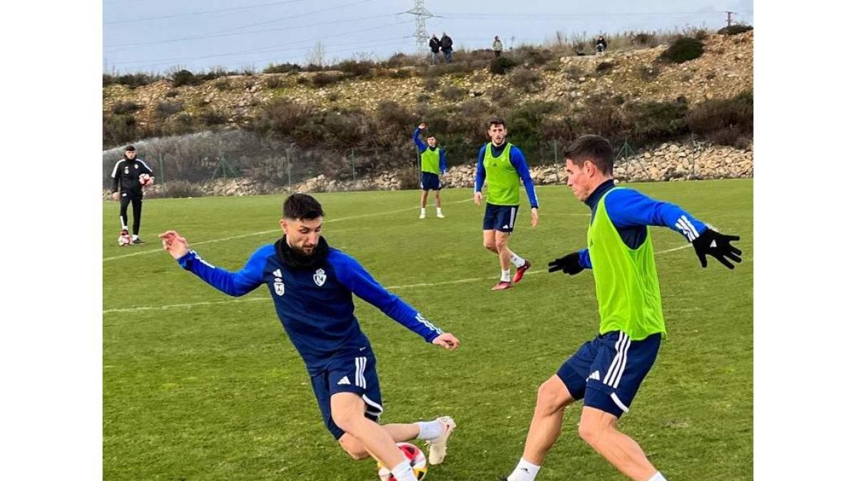 Borja Valle ya entrenó a las órdenes de Vélez de Mendizábal. DL