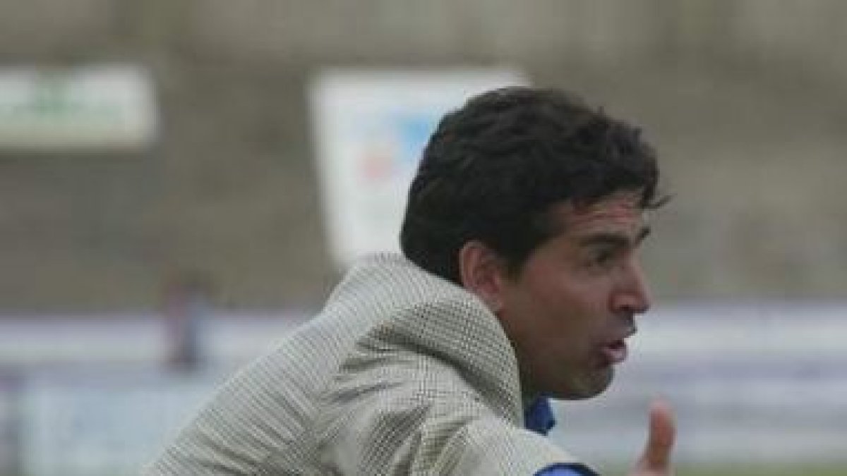 Luis Carnicero en su anterior etapa en La Bañeza FC.