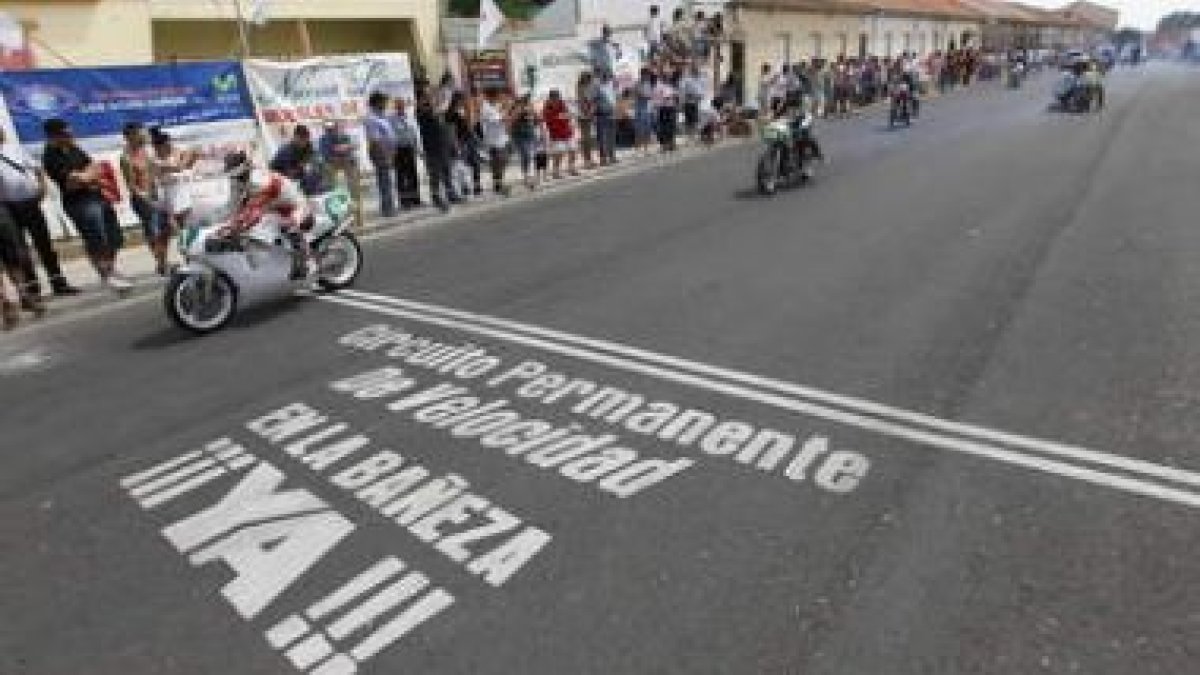 La Bañeza mantiene viva desde hace veinte años la llama que reivindica el circuito de velocidad