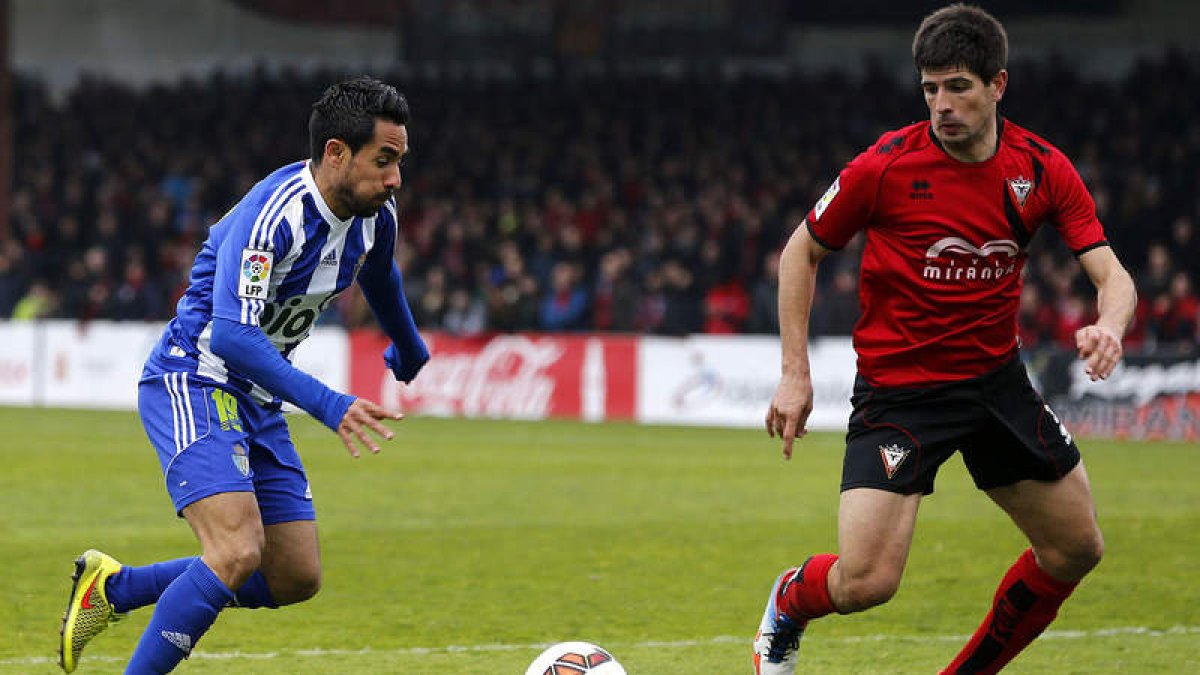 Deportiva y Mirandés podrían no verse las caras en la Liga regular. L. DE LA MATA